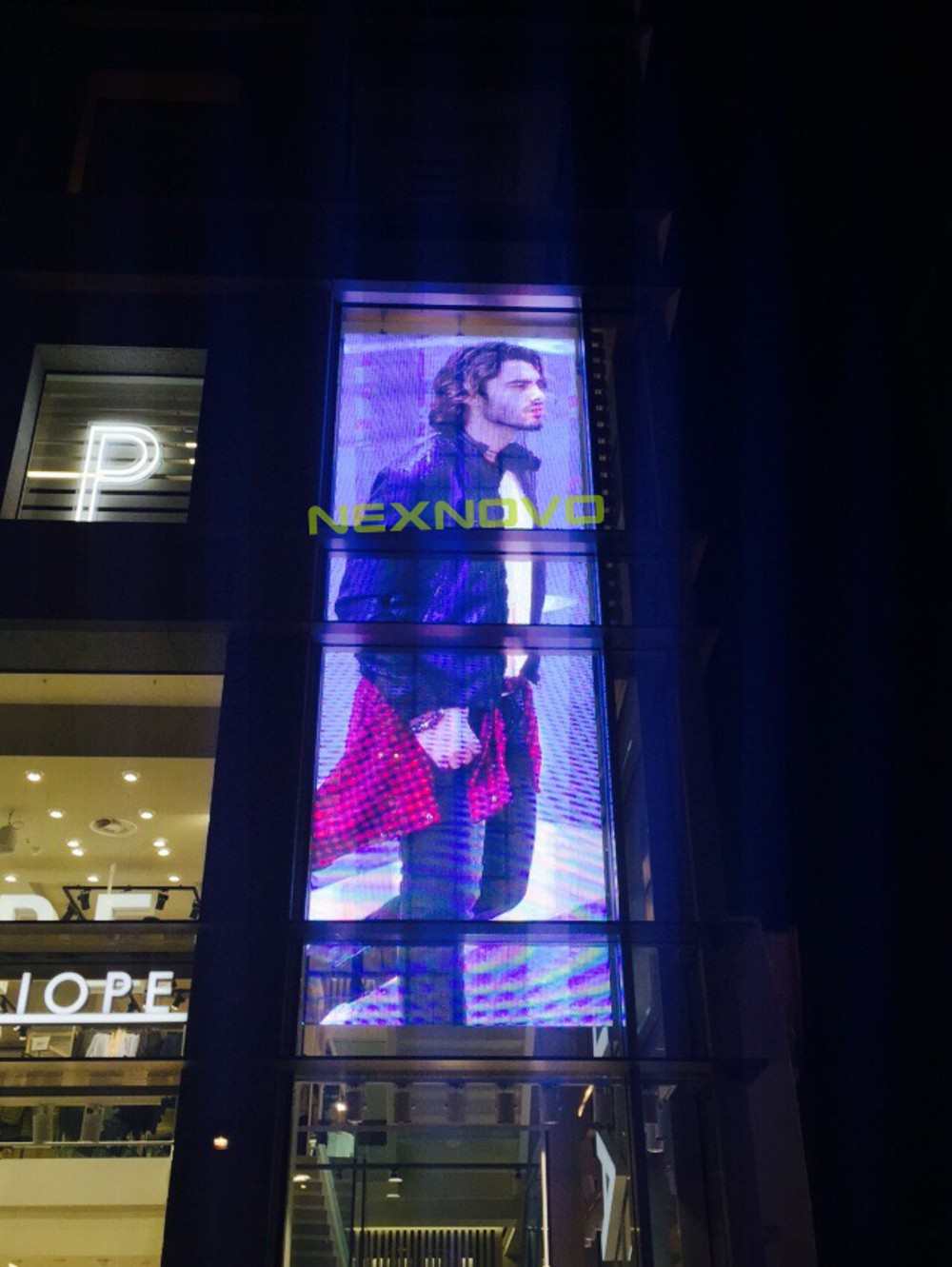 Italy Terranova and Calliope brand flagship transparent LED display(图8)