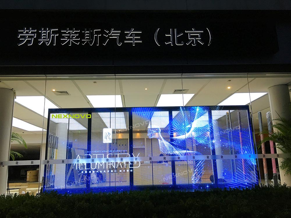 Rolls Royce flagship store with transparent LED display(图3)