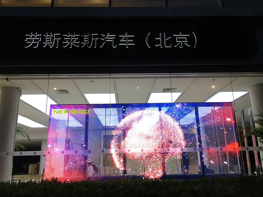 Rolls Royce flagship store with transparent LED display(图2)