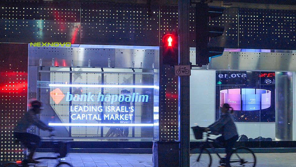 Hapoalim bank transparent LED display(图3)