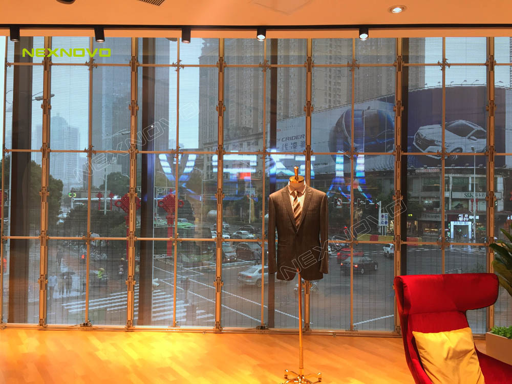 Sundance clothing store transparent LED display(图3)